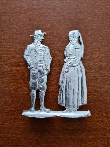 Schweriner Tracht, graviert von Max Münschow. Die stark beschädigte Form, wurde von mir restauriert.